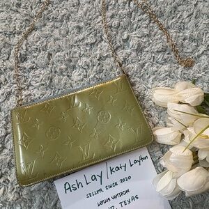 LV Vernis Pochettew/ generic chain